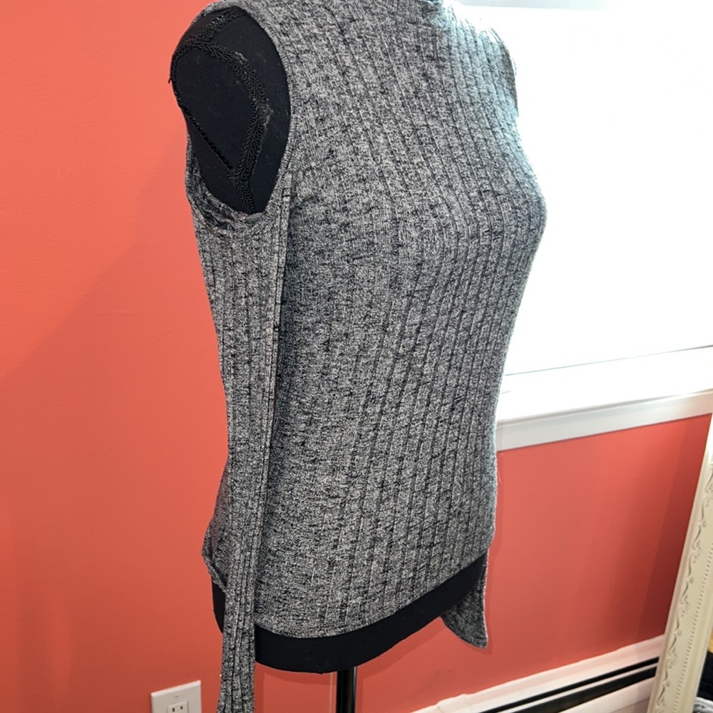 Cute express top - Picture 2 of 3